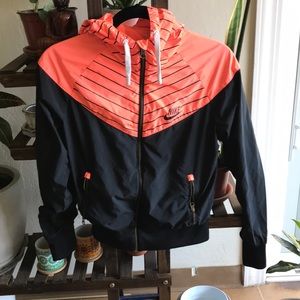 Nike Women’s Windbreaker Jacket
